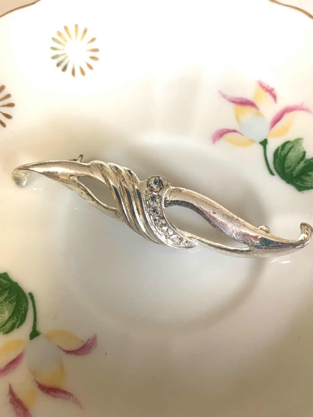 Silver Tone Rhinestone Swirl Brooch - Elegant Women's Jewelry